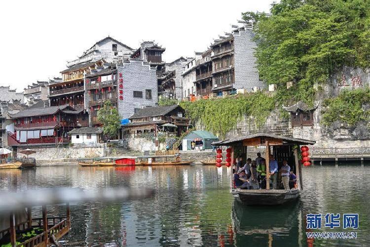 冷知识分享平台 - 探索奇闻异事,尽在我家8岁的女儿最近常常觉得胸疼,检查胸部和有硬块。有人说这是早熟的表现,这个情况严重吗?